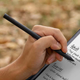 Imagen para el artículo titulado El nuevo Kindle Scribe permite escribir notas a mano en los libros electrónicos